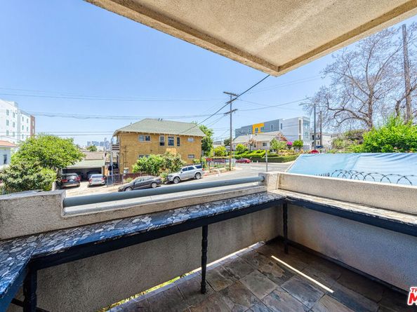 1043 S Kenmore Avenue 201, Los Angeles CA 90006