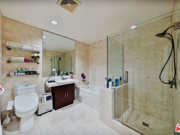 1043 S Kenmore Avenue 201, Los Angeles CA 90006