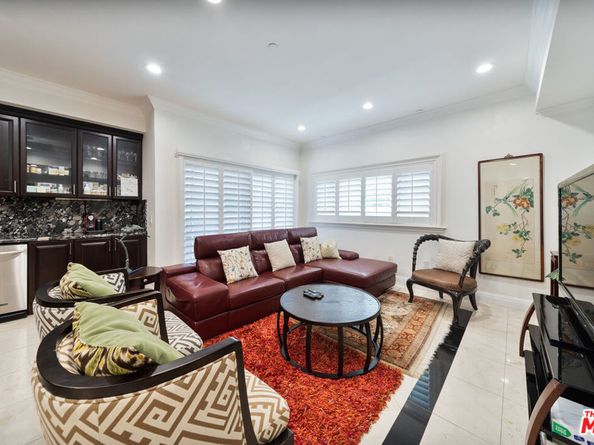 1043 S Kenmore Avenue 201, Los Angeles CA 90006