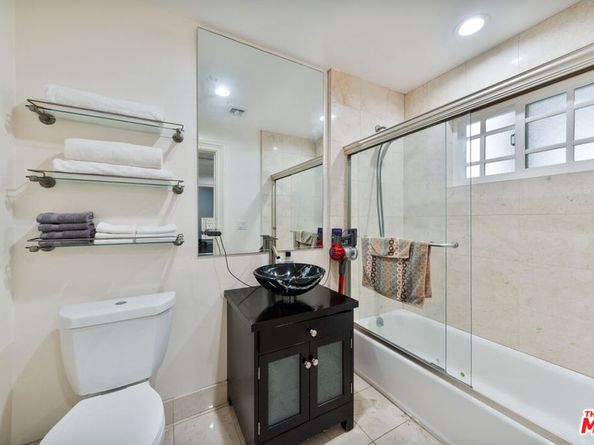 1043 S Kenmore Avenue 201, Los Angeles CA 90006