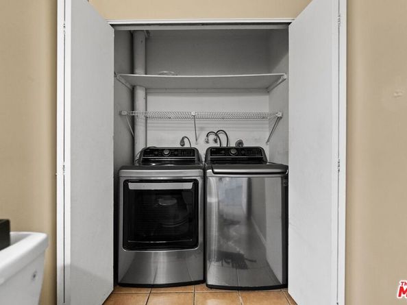 18518 Mayall Street H, Northridge CA 91324