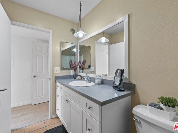 18518 Mayall Street H, Northridge CA 91324