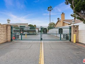 18518 Mayall Street H, Northridge CA 91324