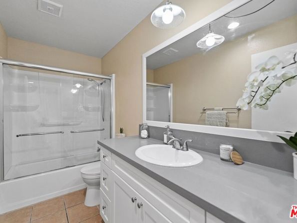 18518 Mayall Street H, Northridge CA 91324