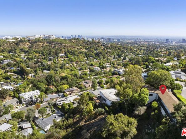 1018 N Tigertail Road, Los Angeles CA 90049
