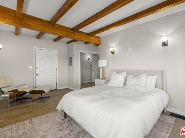 1018 N Tigertail Road, Los Angeles CA 90049