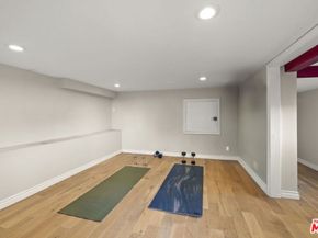 1018 N Tigertail Road, Los Angeles CA 90049