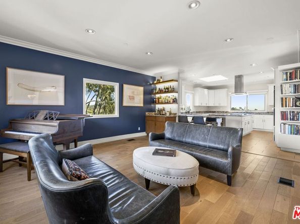 1018 N Tigertail Road, Los Angeles CA 90049