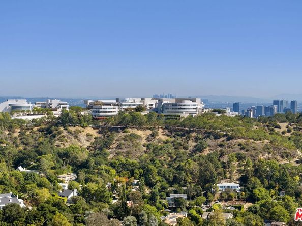 1018 N Tigertail Road, Los Angeles CA 90049