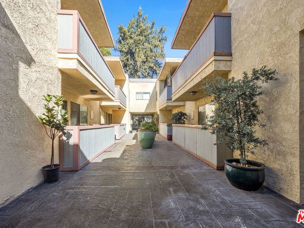 12940 Riverside Drive 102, Sherman Oaks CA 91423