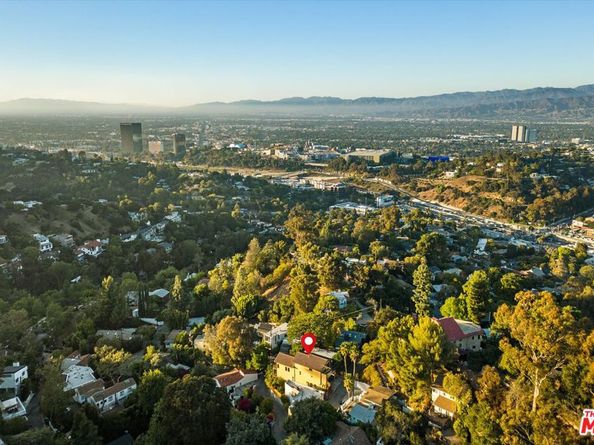 7223 Sycamore Trail, Los Angeles CA 90068