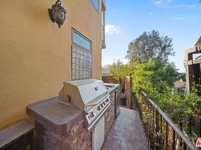 7223 Sycamore Trail, Los Angeles CA 90068