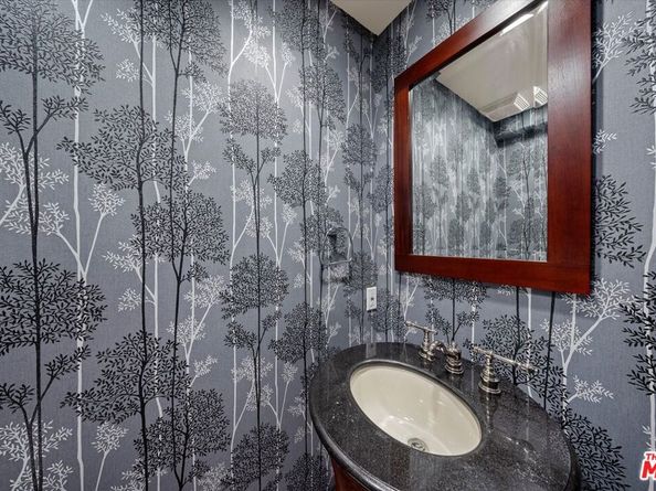 7223 Sycamore Trail, Los Angeles CA 90068
