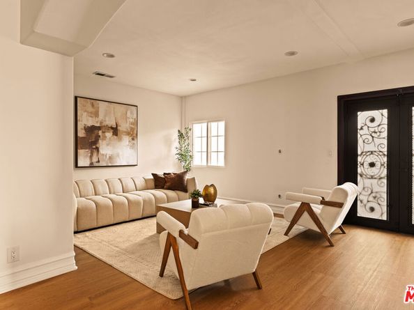 8906 Yorktown Avenue, Los Angeles CA 90045