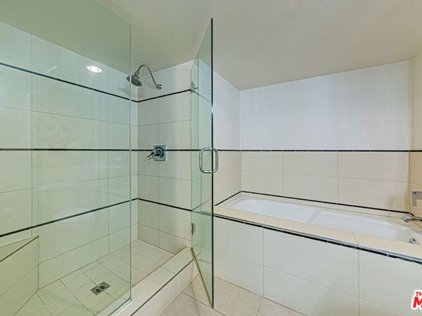 600 S Ridgeley Drive PH1, Los Angeles CA 90036