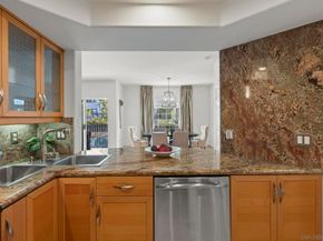 8635 Via Mallorca D, La Jolla CA 92037