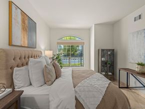 8635 Via Mallorca D, La Jolla CA 92037