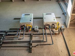 14722 Magnolia Boulevard, Sherman Oaks CA 91403