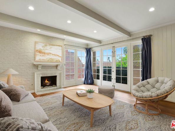 1260 S Beverly Glen Boulevard 304, Los Angeles CA 90024