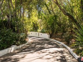 1196 Brooklawn Drive, Los Angeles CA 90077