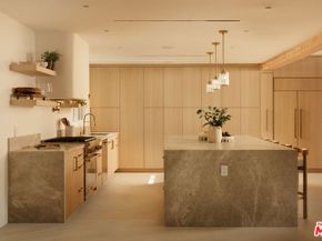 880 Teakwood Road, Los Angeles CA 90049