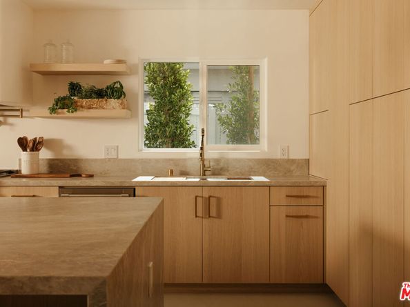 880 Teakwood Road, Los Angeles CA 90049