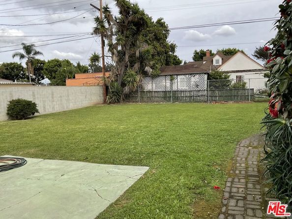 9606 S 5th Avenue, Inglewood CA 90305