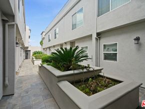 12010 Magnolia Boulevard 101, Valley Village CA 91607