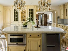 10950 Bellagio Road, Los Angeles CA 90077