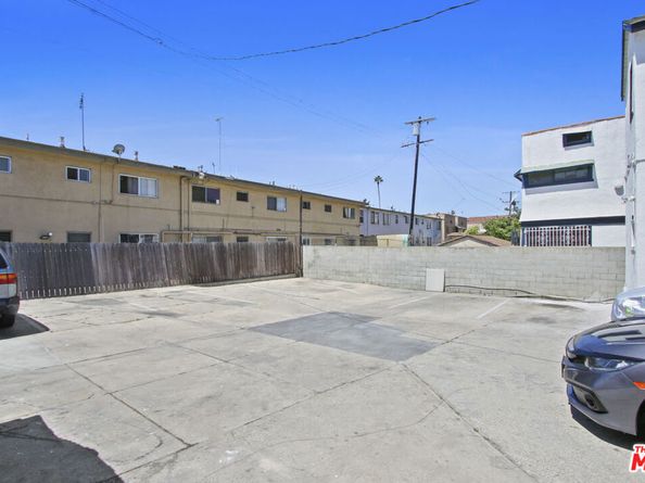 2694 James M Wood Boulevard, Los Angeles CA 90006