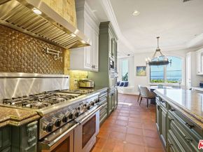 10940 Terryview Drive, Studio City CA 91604