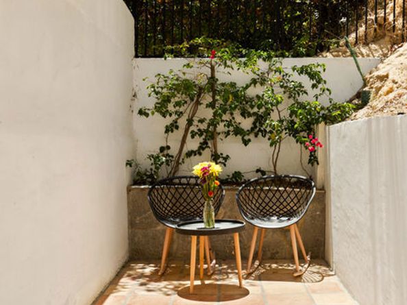 3305 Hillock Drive, Los Angeles CA 90068