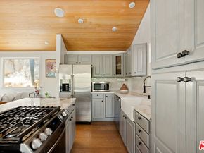 3305 Hillock Drive, Los Angeles CA 90068