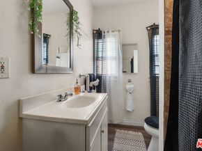 808 W Imperial Highway, Los Angeles CA 90044