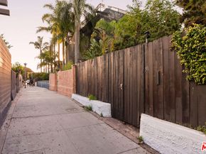 51 Sunset Avenue, Venice CA 90291