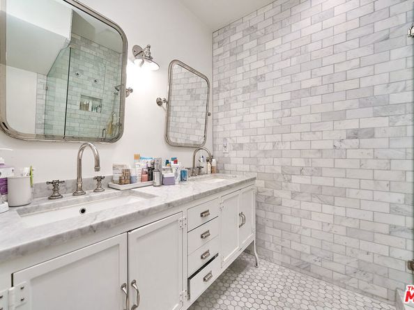 6203 Del Valle Drive, Los Angeles CA 90048