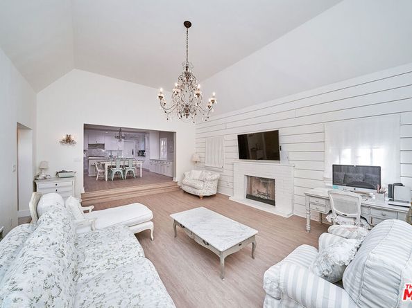 6203 Del Valle Drive, Los Angeles CA 90048