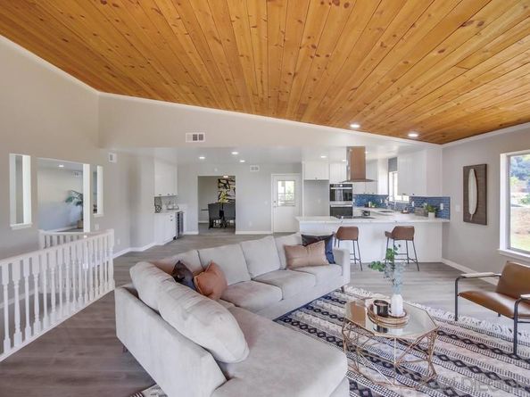 9929 Bon Vue Dr, El Cajon CA 92021