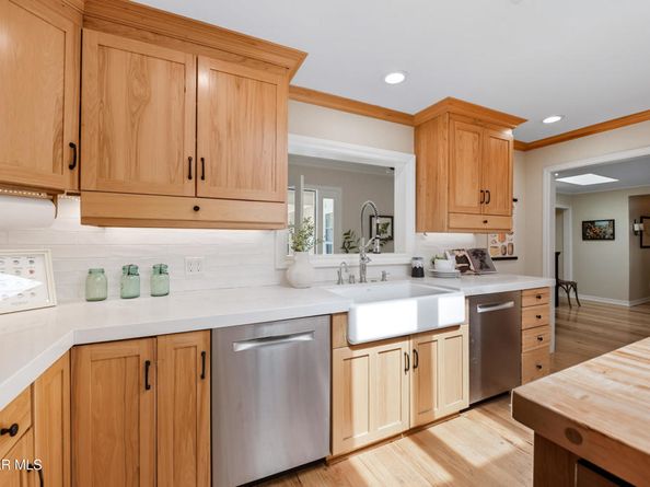 5520 Fairview Place, Agoura Hills CA 91301