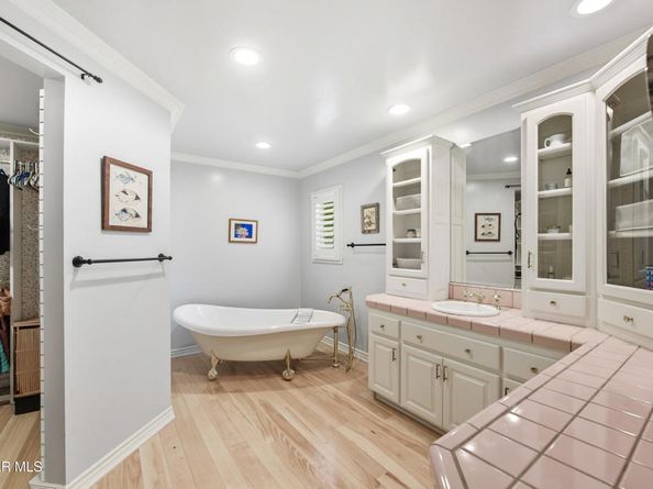 5520 Fairview Place, Agoura Hills CA 91301