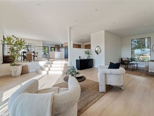 1117 Oberlin Drive, Glendale CA 91205