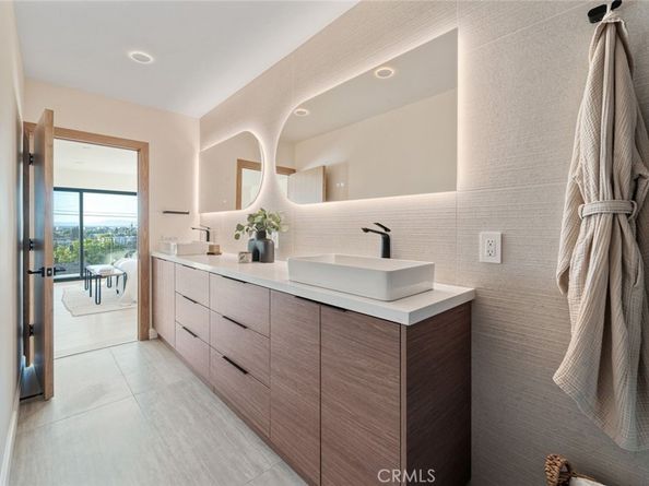 1117 Oberlin Drive, Glendale CA 91205