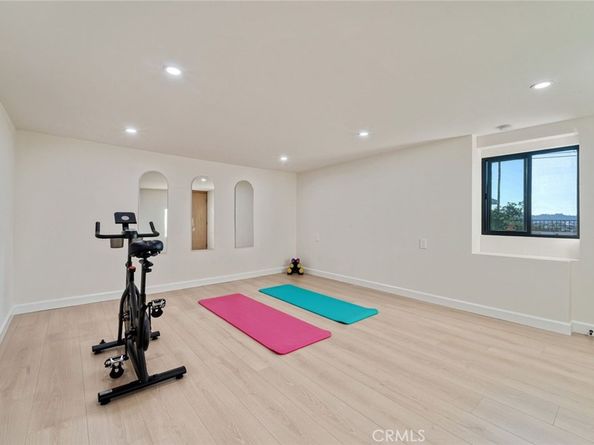 1117 Oberlin Drive, Glendale CA 91205