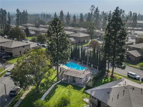 1025 W Calle De La Luna Unit#2, Azusa CA 91702