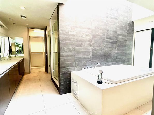 2767 E. Ocean Boulevard, Long Beach CA 90803