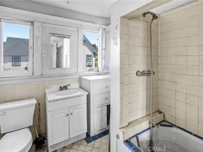 1661 Arlington Avenue, Los Angeles CA 90019