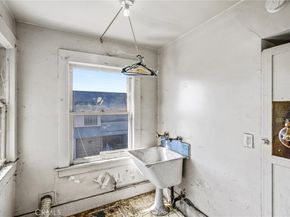 1661 Arlington Avenue, Los Angeles CA 90019