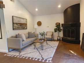 7326 Vanalden, Reseda CA 91335