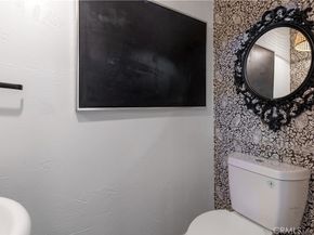 7326 Vanalden, Reseda CA 91335