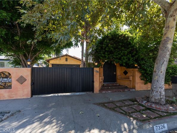 7326 Vanalden, Reseda CA 91335